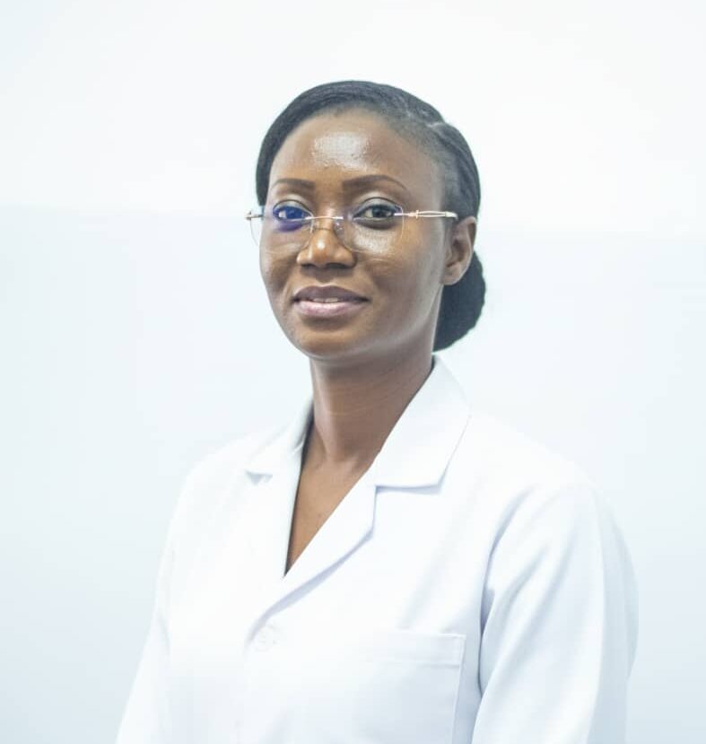 Portrait du Dr Esther Koussihouédé, biologiste médicale et Directrice Générale au laboratoire BioPharmed Diagnostic à Calavi